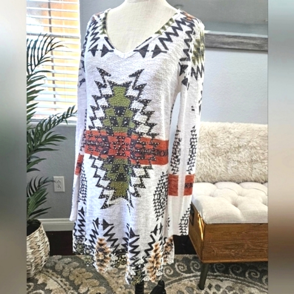 Vocal-White Long Sleeve Bejeweled Studde Aztec style Tunic, blouse,top Sz Large